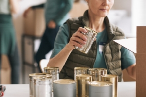 Volunteer Packing Food